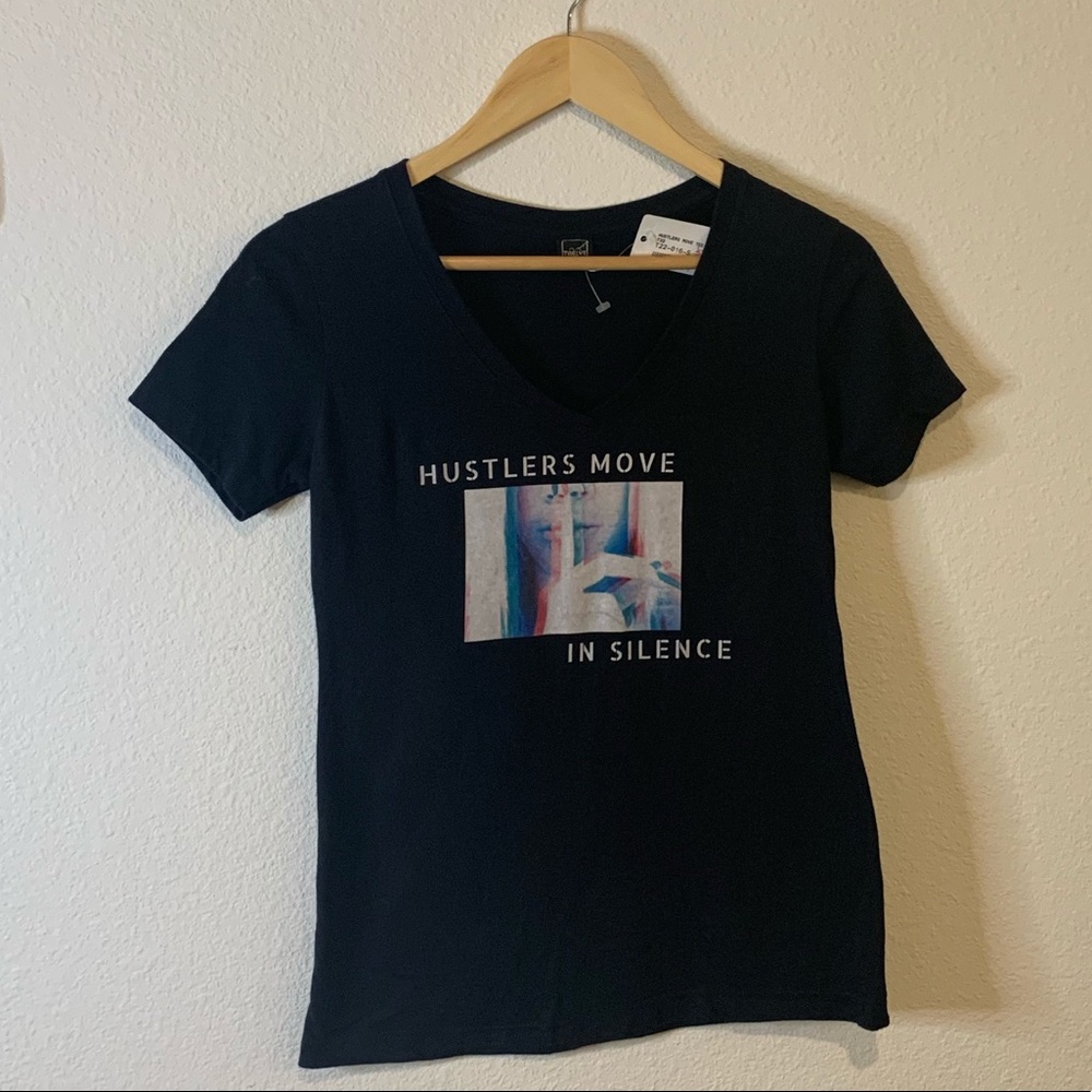 NWT Black “Hustlers move in Silence” T-shirt